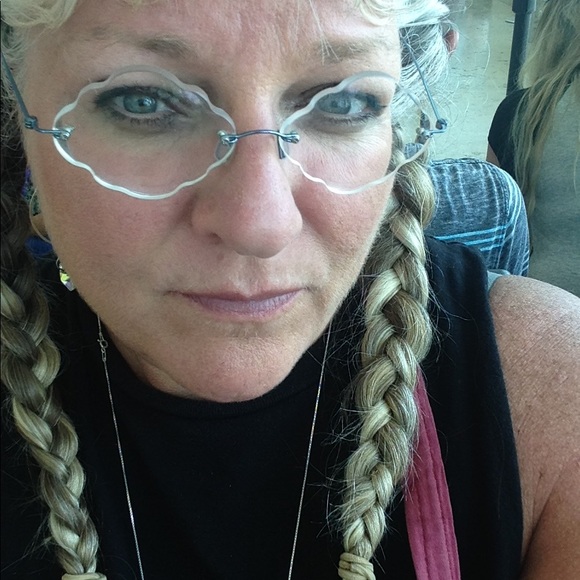 Meet your Posher, Nancy - Picture 3 of 4